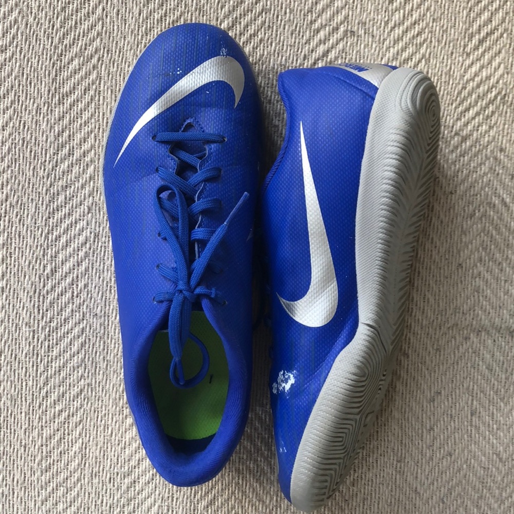 Boys size 4.5 Nike turf cleats